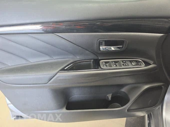 2018 Mitsubishi Outlander PHEV GT - miniatura 9