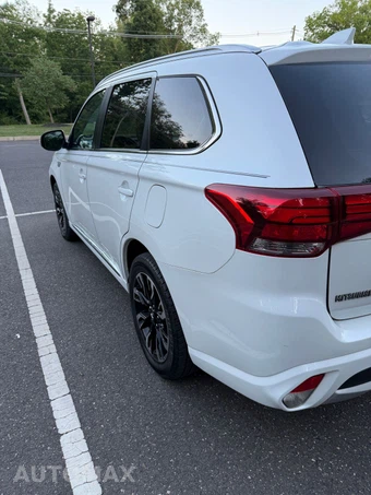 2018 Mitsubishi Outlander PHEV SEL - miniatura 10