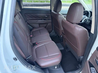 2018 Mitsubishi Outlander PHEV SEL - miniatura 31