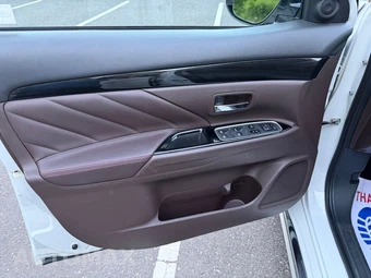 2018 Mitsubishi Outlander PHEV SEL - miniatura 41