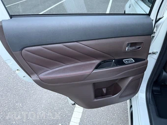 2018 Mitsubishi Outlander PHEV SEL - miniatura 44