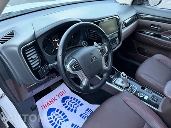 2018 Mitsubishi Outlander PHEV SEL - miniatura 48