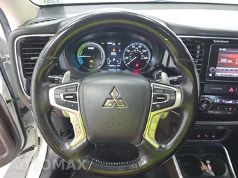 2018 Mitsubishi Outlander PHEV SEL - miniatura 10