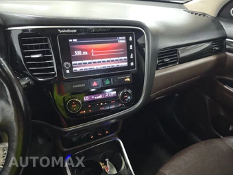 2018 Mitsubishi Outlander PHEV SEL - miniatura 11