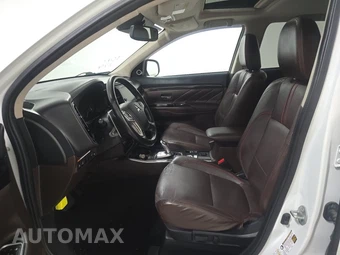 2018 Mitsubishi Outlander PHEV SEL - miniatura 7