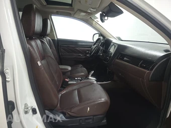 2018 Mitsubishi Outlander PHEV SEL - miniatura 8