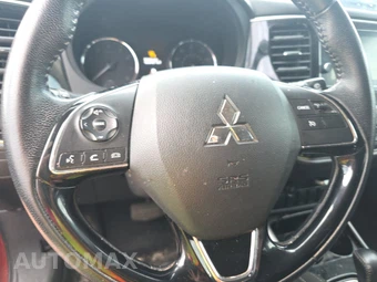 2018 Mitsubishi Outlander SE - miniatura 10