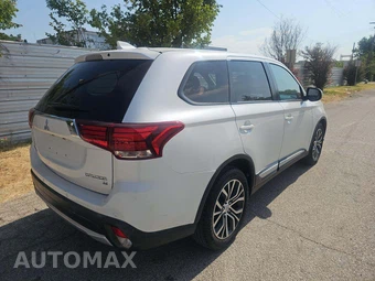 2018 Mitsubishi Outlander SE - miniatura 3