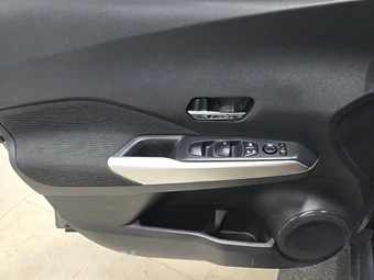 2018 Nissan Kicks SV - miniatura 9
