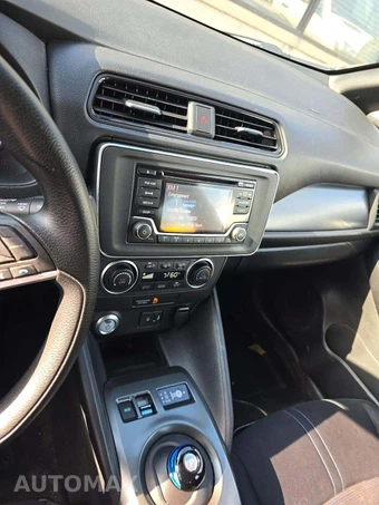 2018 Nissan LEAF S – miniatura 10