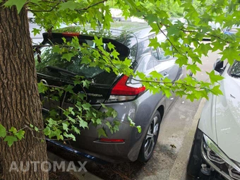 2018 Nissan LEAF SV - miniatura 3