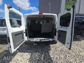 2018 Nissan NV3500 HD Passenger S 146.1" WB - miniatura 13