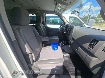 2018 Nissan NV3500 HD Passenger S 146.1" WB - miniatura 17