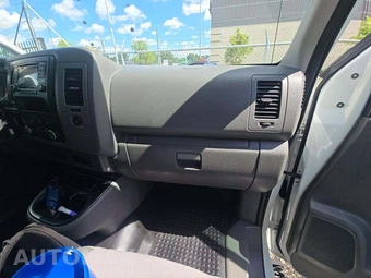 2018 Nissan NV3500 HD Passenger S 146.1" WB - miniatura 18