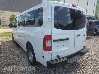 2018 Nissan NV3500 HD Passenger S 146.1" WB - miniatura 2