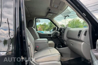2018 Nissan NV3500 HD Passenger SV 146.1" WB - miniatura 12