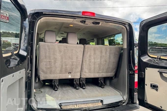 2018 Nissan NV3500 HD Passenger SV 146.1" WB - miniatura 18