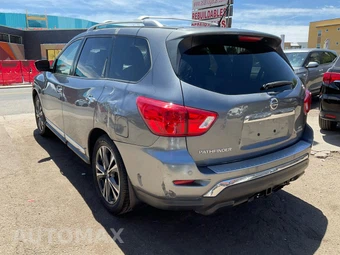 2018 Nissan Pathfinder Platinum - miniatura 3