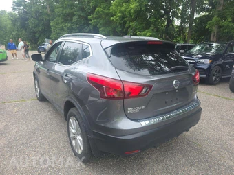 2018 Nissan Rogue Sport SV - miniatura 2