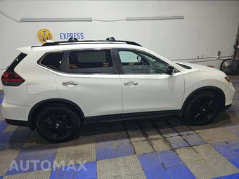 2018 Nissan Rogue SV - miniatura 4