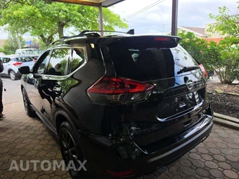 2018 Nissan Rogue SV - miniatura 2