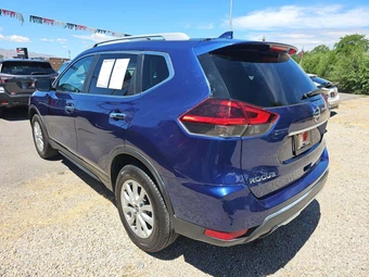 2018 Nissan Rogue SV – miniatura 2