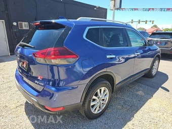 2018 Nissan Rogue SV – miniatura 3