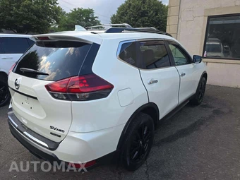 2018 Nissan Rogue SV - miniatura 3