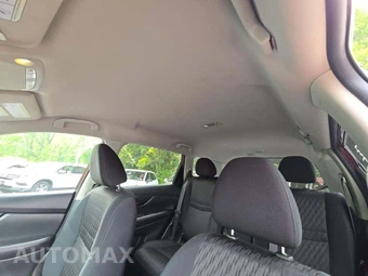 2018 Nissan Rogue SV – miniatura 11