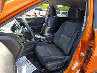 2018 Nissan Rogue SV – miniatura 3