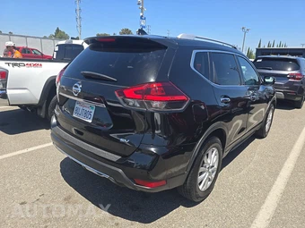 2018 Nissan Rogue SV – miniatura 4