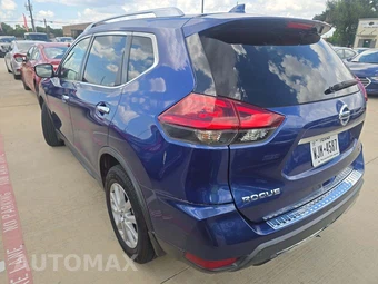 2018 Nissan Rogue SV – miniatura 2