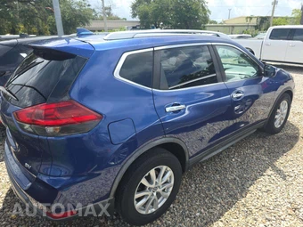 2018 Nissan Rogue SV - miniatura 3