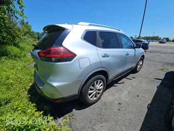 2018 Nissan Rogue SV – miniatura 4