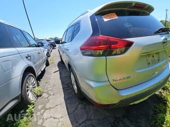 2018 Nissan Rogue SV – miniatura 6