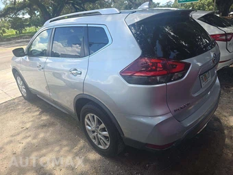 2018 Nissan Rogue SV - miniatura 2