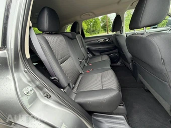 2018 Nissan Rogue SV – miniatura 18