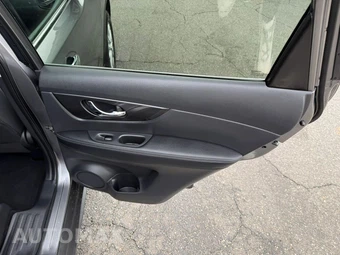 2018 Nissan Rogue SV – miniatura 36