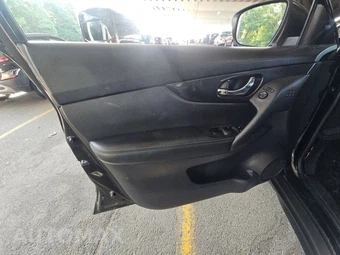 2018 Nissan Rogue SV – miniatura 9