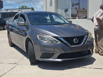 2018 Nissan Sentra S – miniatura 4