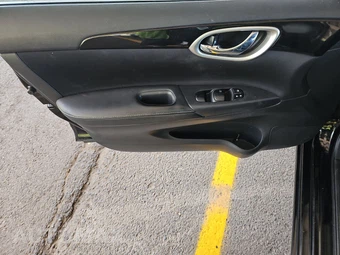 2018 Nissan Sentra SV – miniatura 9