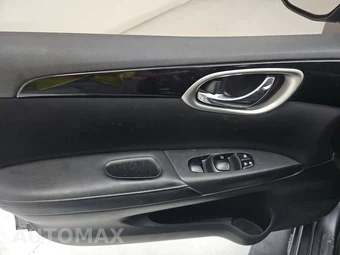 2018 Nissan Sentra SV – miniatura 9