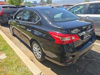 2018 Nissan Sentra SV – miniatura 2
