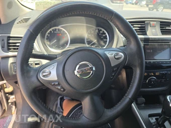 2018 Nissan Sentra SV – miniatura 10