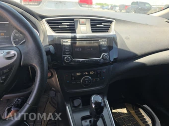 2018 Nissan Sentra SV – miniatura 11