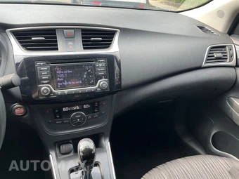 2018 Nissan Sentra SV - miniatura 17