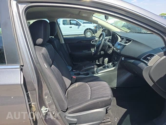 2018 Nissan Sentra SV – miniatura 8