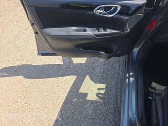 2018 Nissan Sentra SV – miniatura 9
