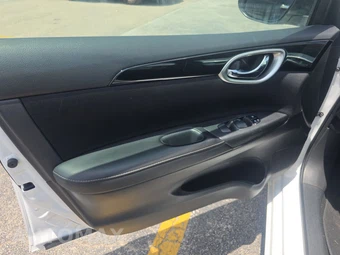 2018 Nissan Sentra SV – miniatura 9
