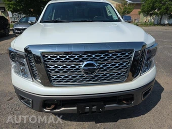 2018 Nissan TITAN Platinum Reserve Crew Cab Short Bed - miniatura 2
